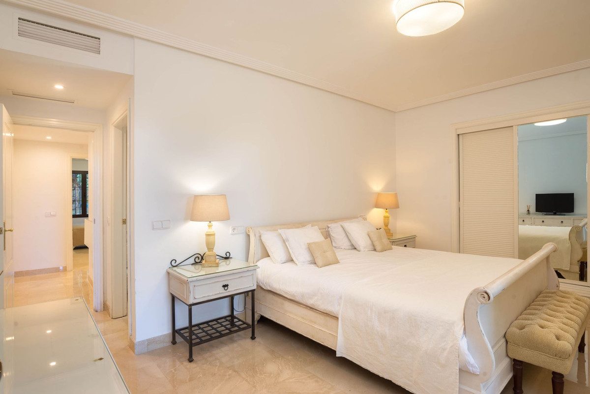 Ground Floor Apartment in Benahavís, Costa del Sol – 3 beds – 499000 € - photo 5 of 25
