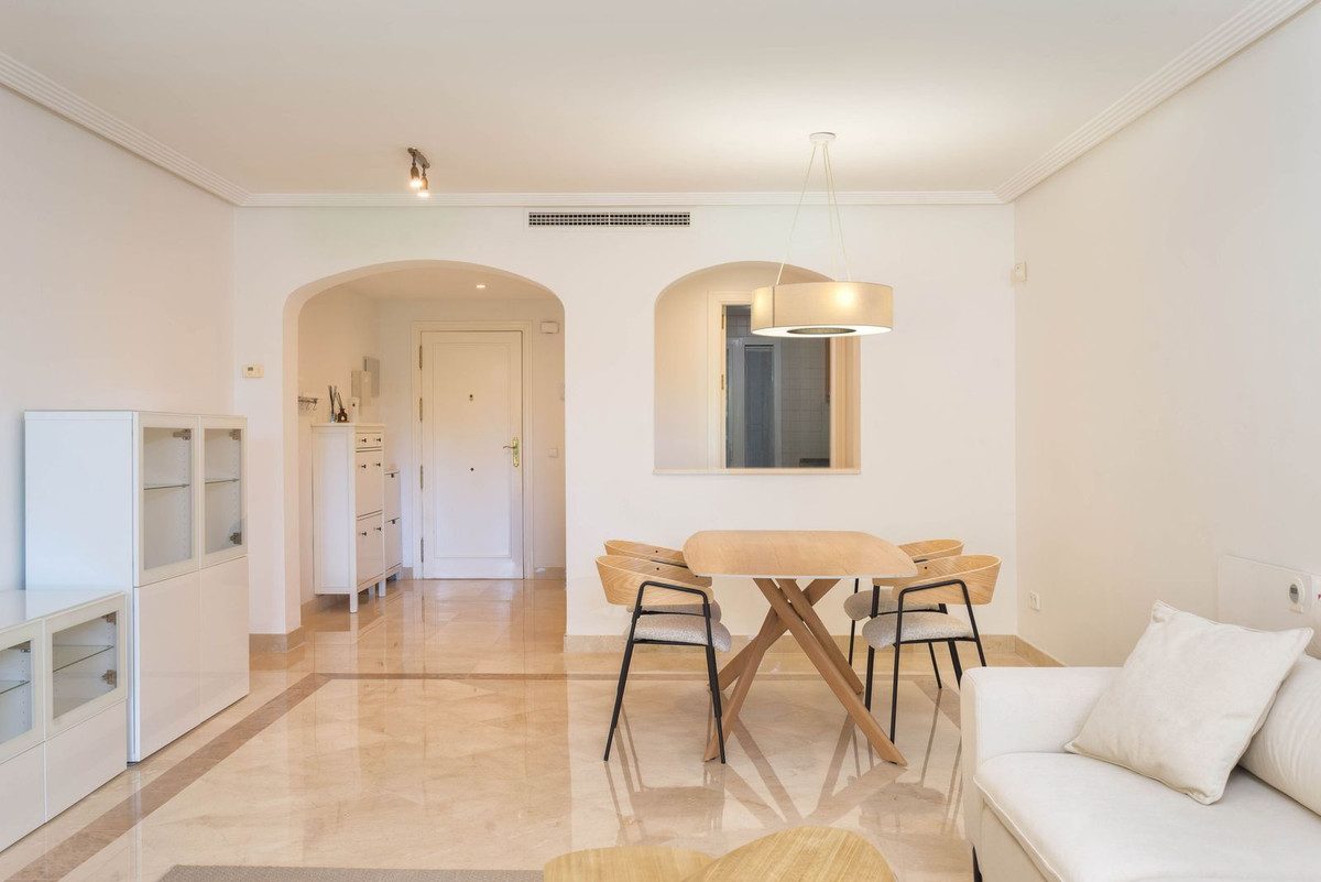 Ground Floor Apartment in Benahavís, Costa del Sol – 3 beds – 499000 € - photo 18 of 25