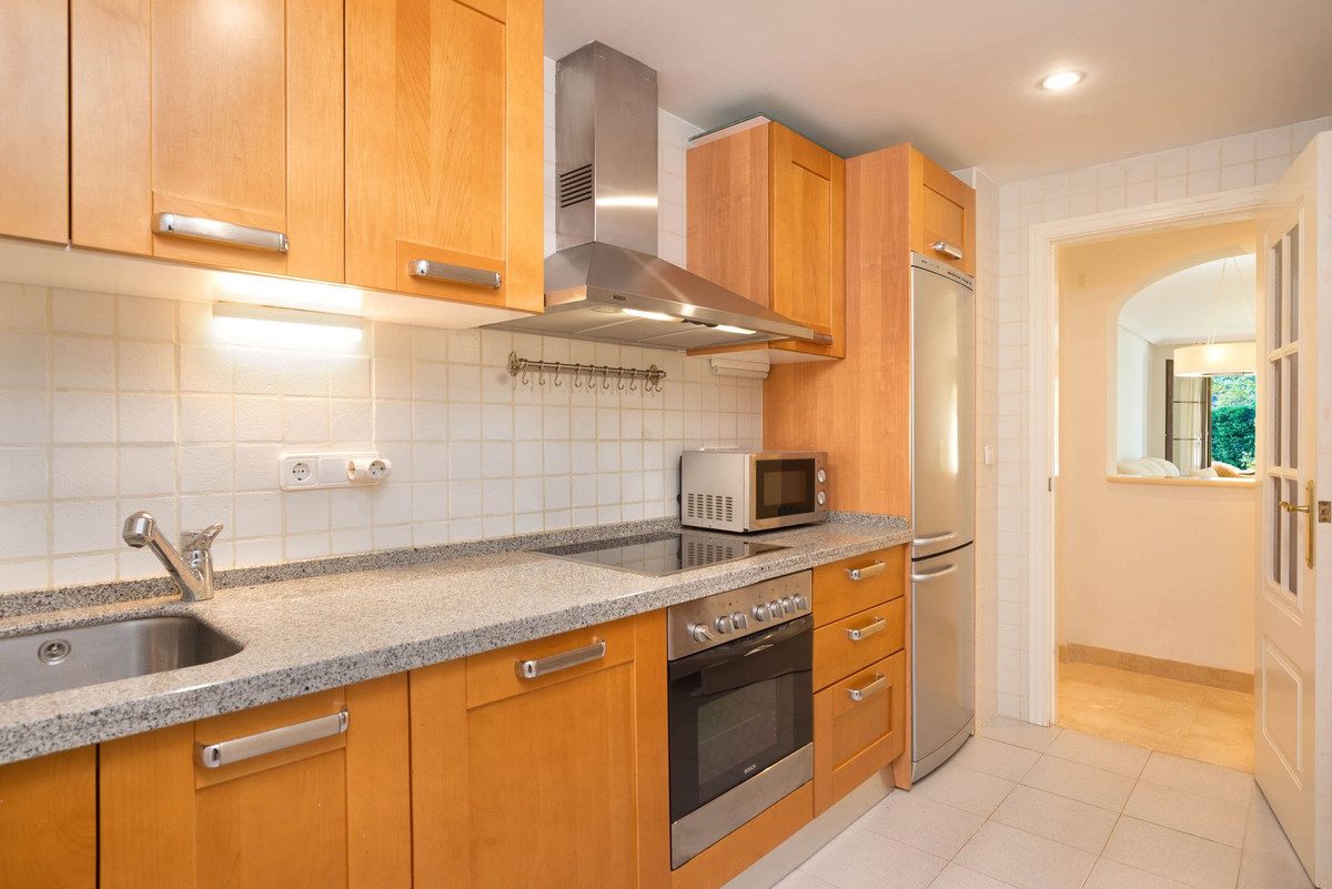 Ground Floor Apartment in Benahavís, Costa del Sol – 3 beds – 499000 € - photo 19 of 25