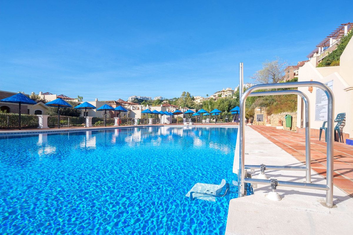Ground Floor Apartment in Benahavís, Costa del Sol – 3 beds – 499000 € - photo 23 of 25