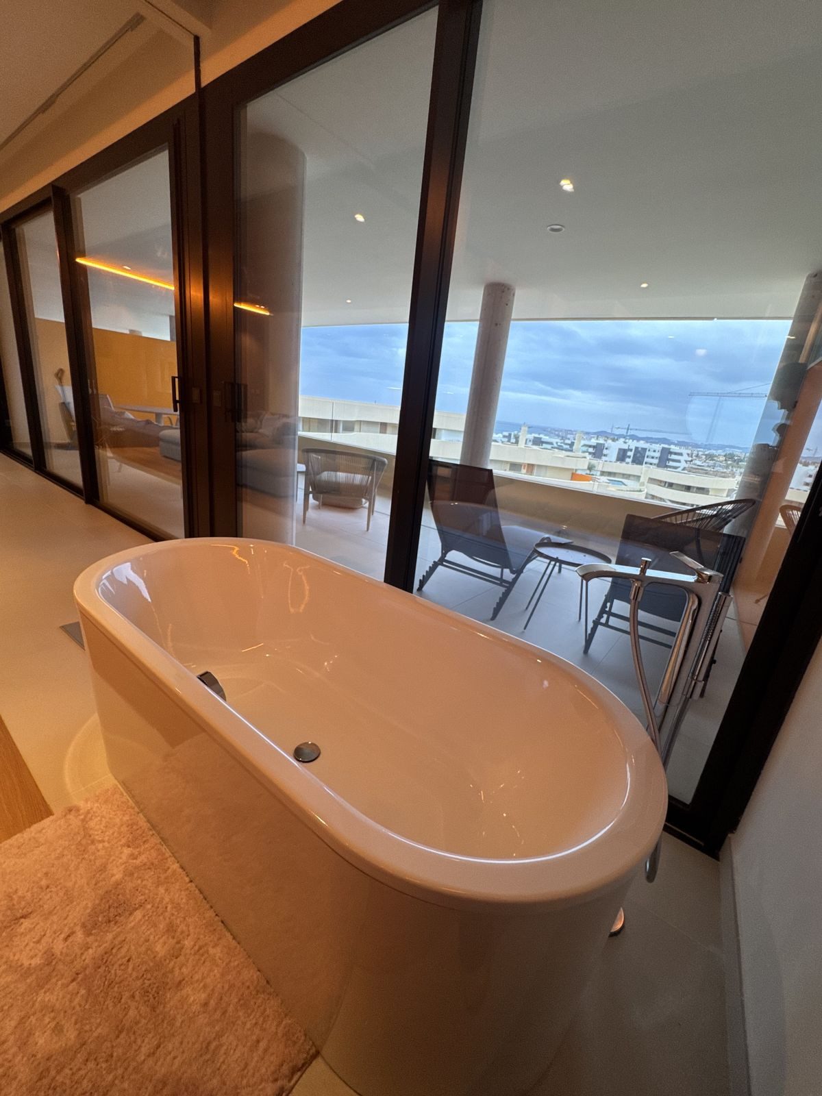Middle Floor Apartment in Fuengirola, Costa del Sol – 3 beds – 760000 € - photo 19 of 28