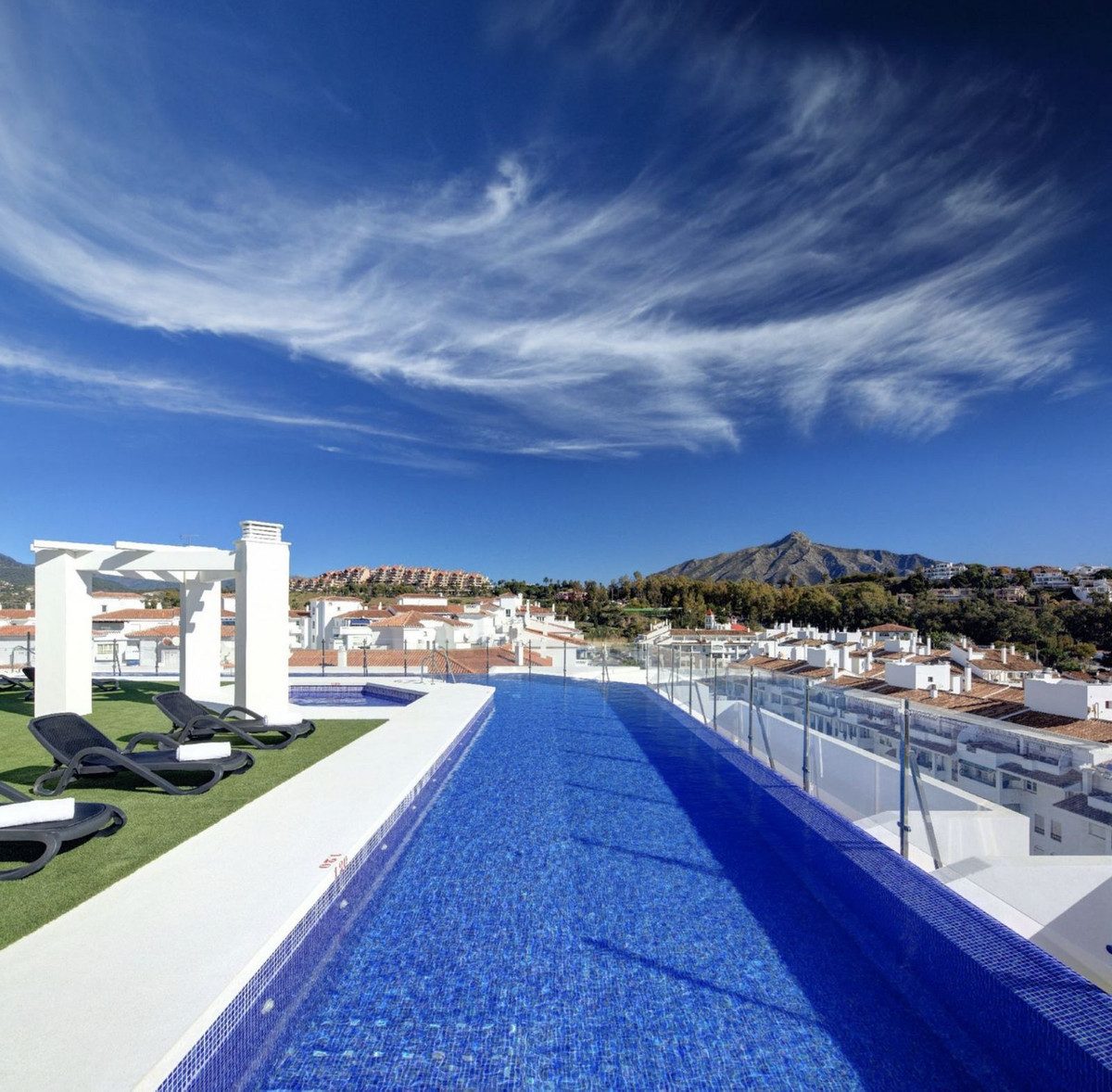 Middle Floor Apartment in Marbella, Costa del Sol – 3 beds – 479000 € - photo 2 of 16