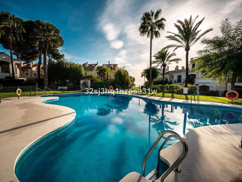 Townhouse in Estepona, Costa del Sol – 2 beds – 729000 €