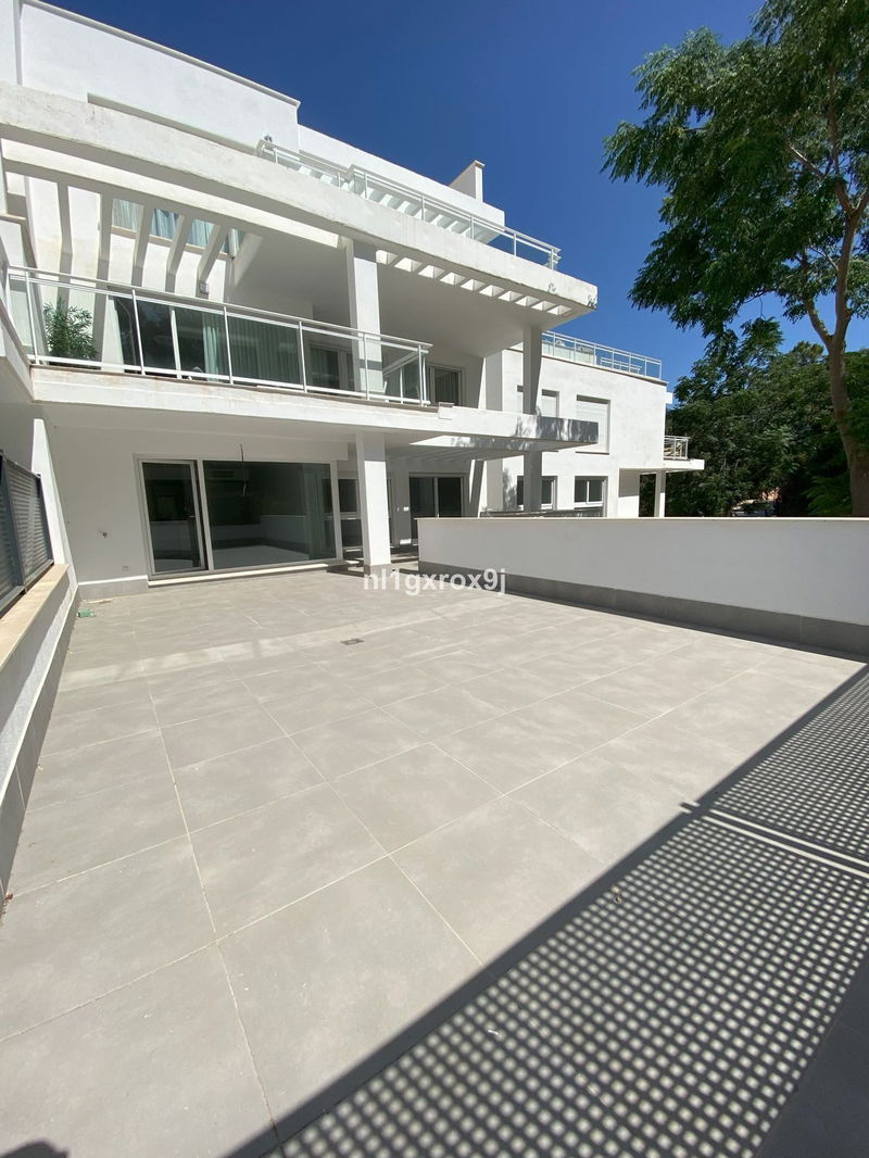 Ground Floor Apartment in Benahavís, Costa del Sol – 2 beds – 475000 €