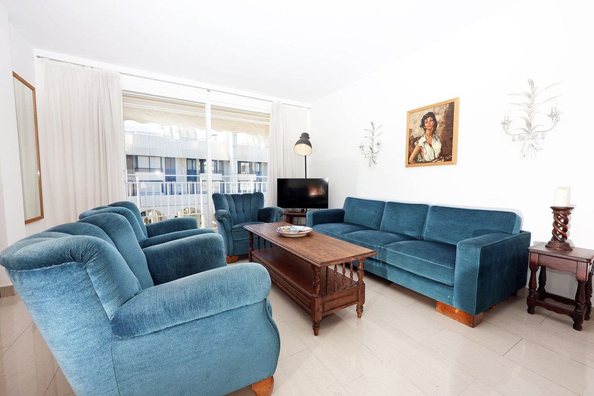 Middle Floor Apartment in Marbella, Costa del Sol – 3 beds – 650000 € - photo 3 of 20