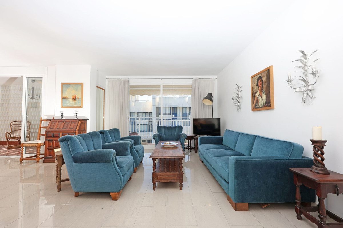 Middle Floor Apartment in Marbella, Costa del Sol – 3 beds – 650000 € - photo 4 of 20