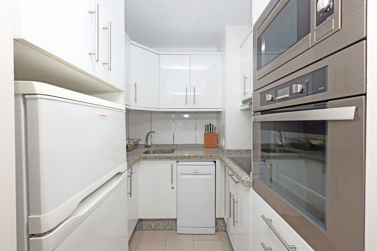 Middle Floor Apartment in Marbella, Costa del Sol – 3 beds – 650000 € - photo 6 of 20