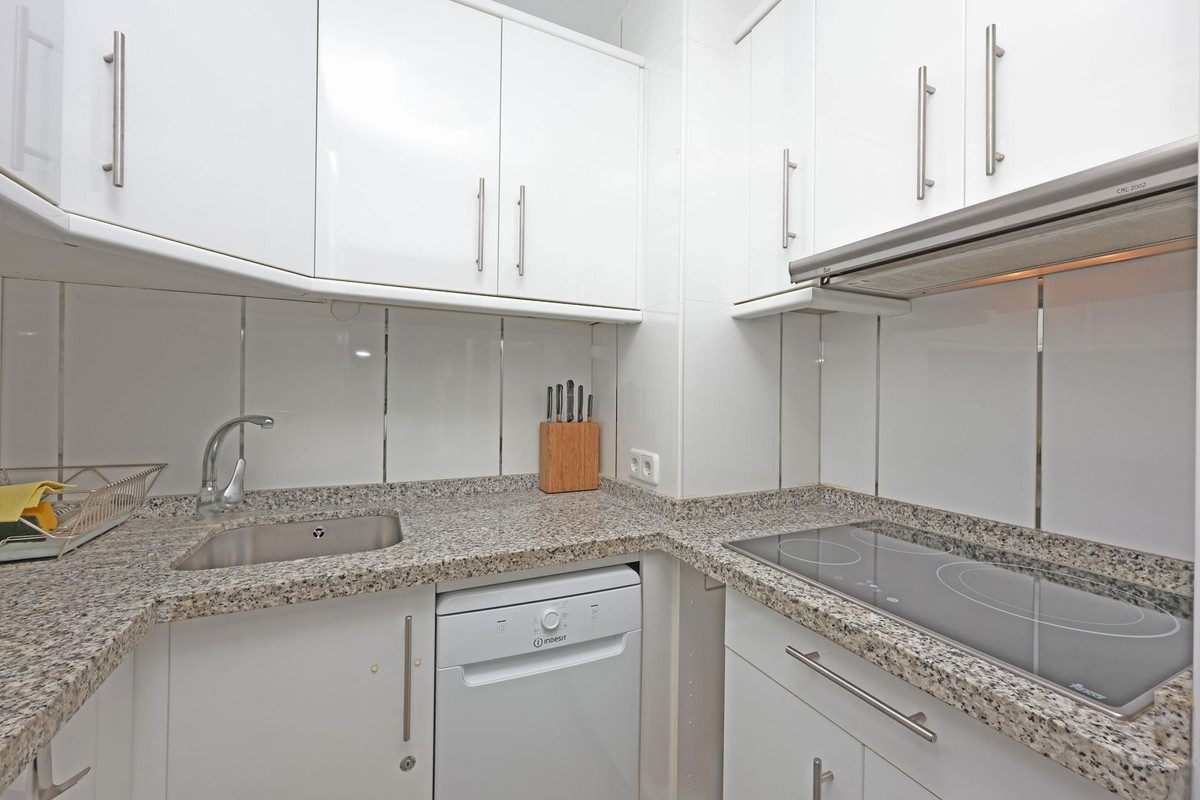 Middle Floor Apartment in Marbella, Costa del Sol – 3 beds – 650000 € - photo 13 of 20