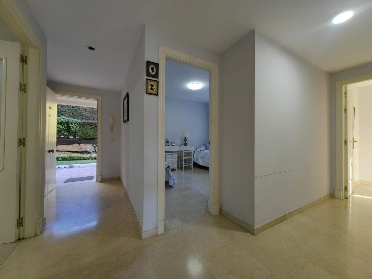 Ground Floor Apartment in Marbella, Costa del Sol – 3 beds – 449000 € - photo 6 of 38