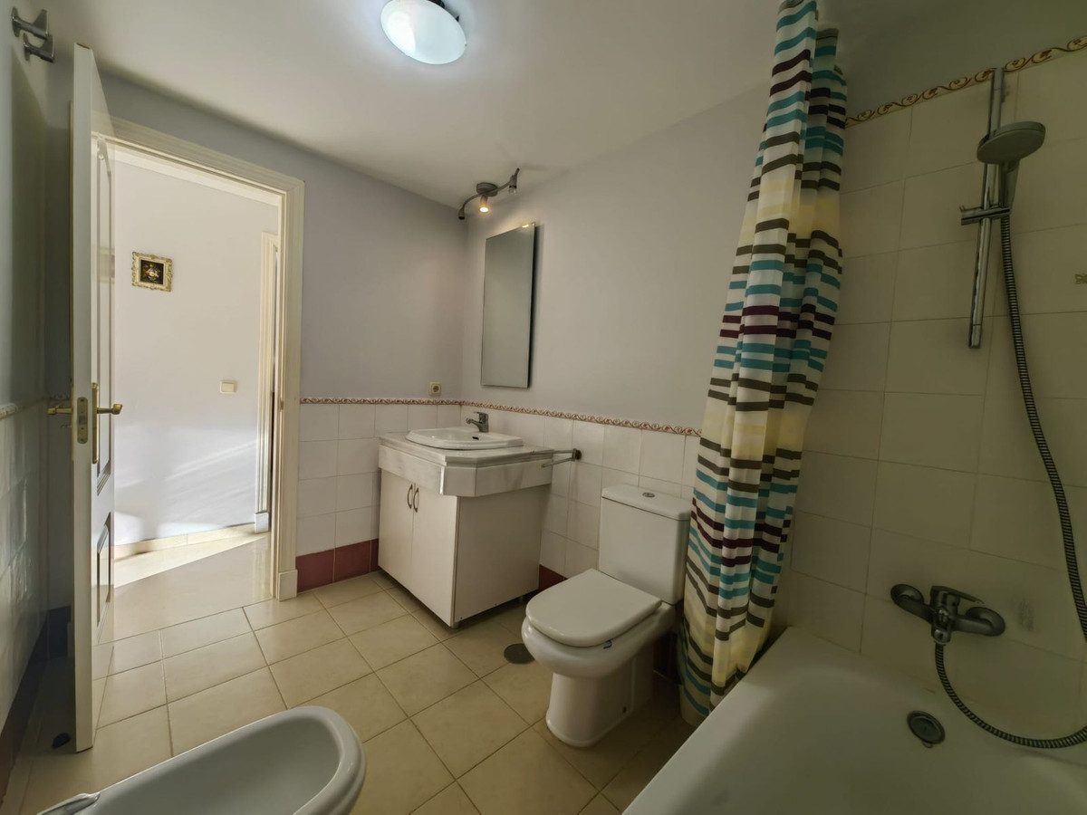 Ground Floor Apartment in Marbella, Costa del Sol – 3 beds – 449000 € - photo 24 of 38