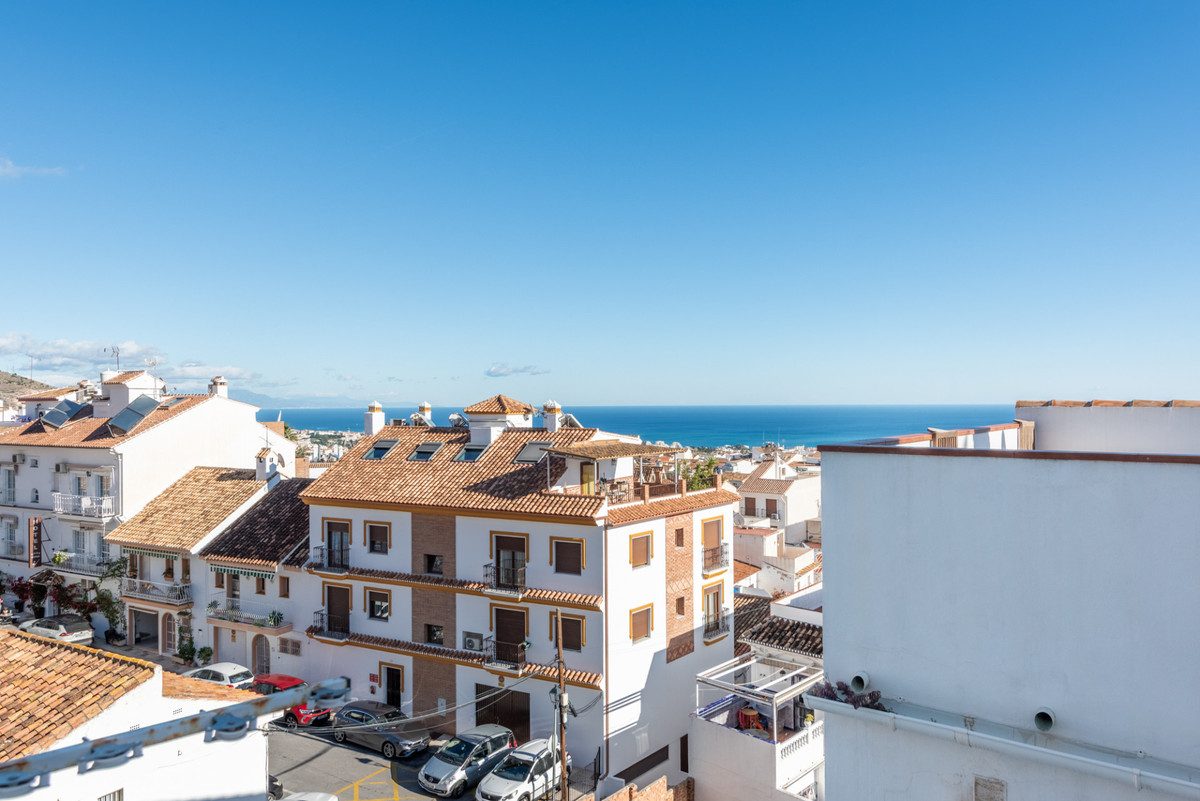 Middle Floor Apartment in Benalmadena, Costa del Sol – 2 beds – 350000 € - photo 5 of 16
