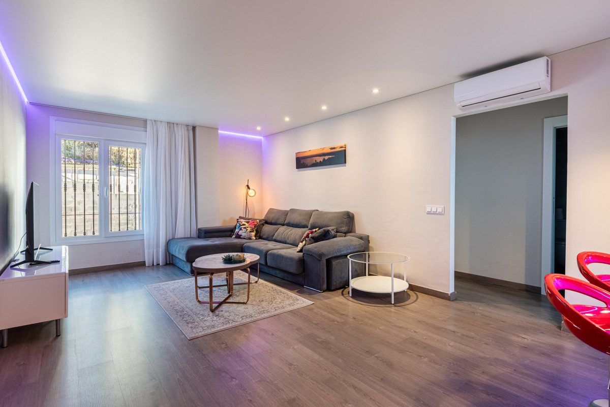 Middle Floor Apartment in Benalmadena, Costa del Sol – 2 beds – 350000 € - photo 7 of 16