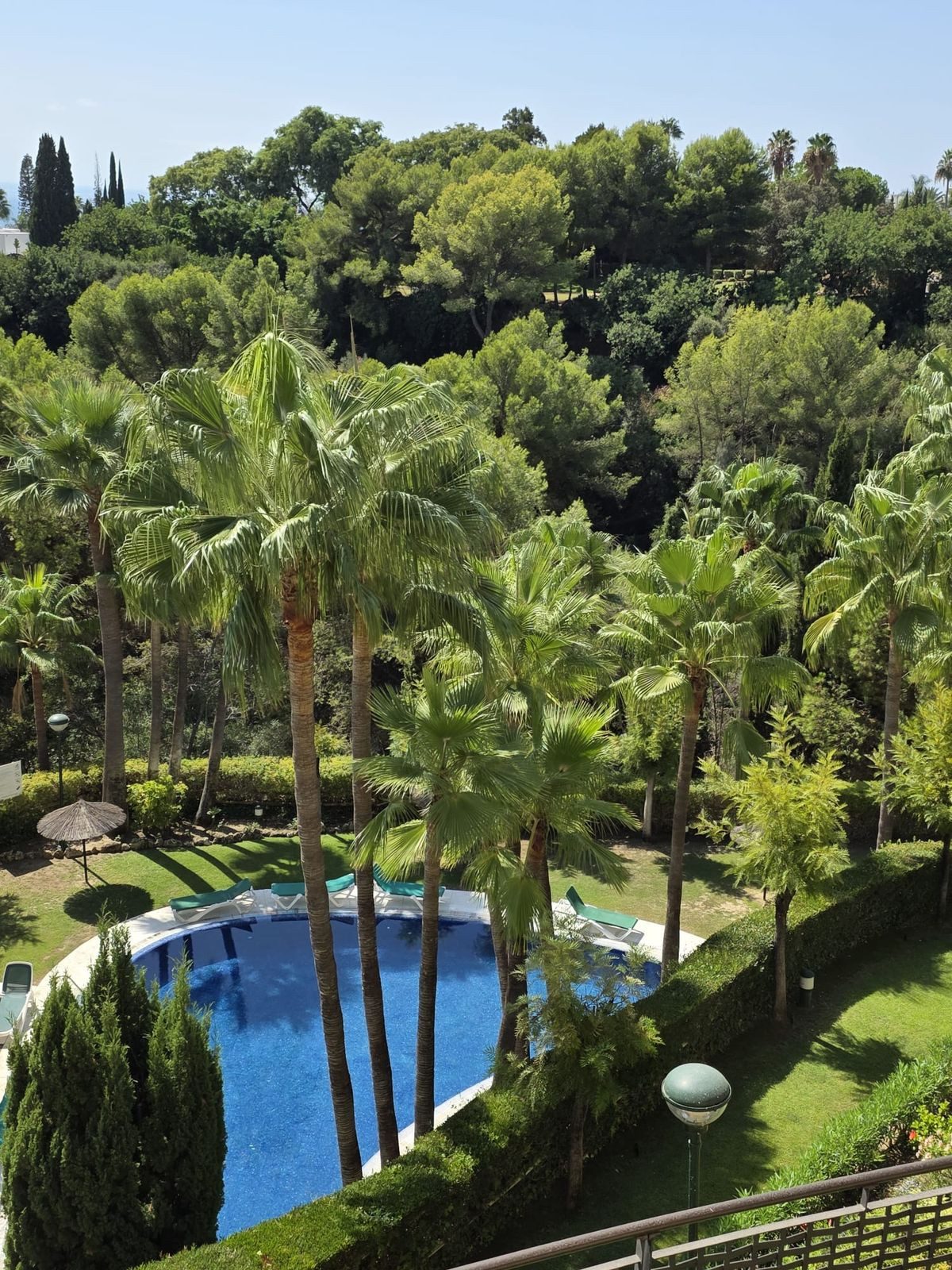 Middle Floor Apartment in Marbella, Costa del Sol – 3 beds – 1100000 € - photo 1 of 21