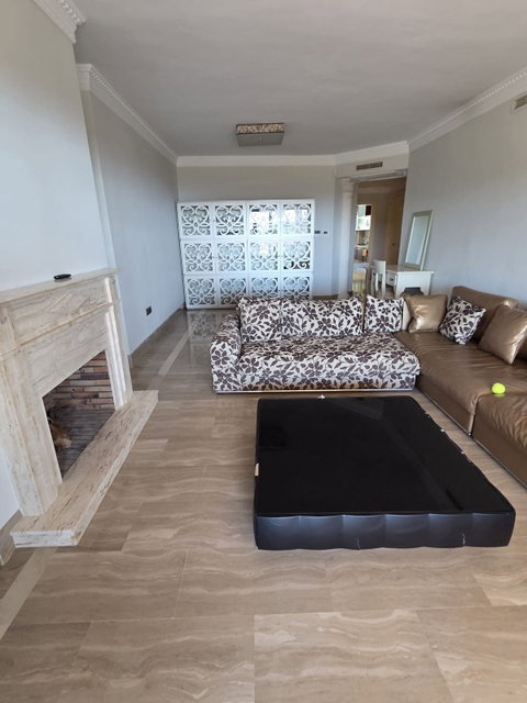 Middle Floor Apartment in Marbella, Costa del Sol – 3 beds – 1100000 € - photo 2 of 21