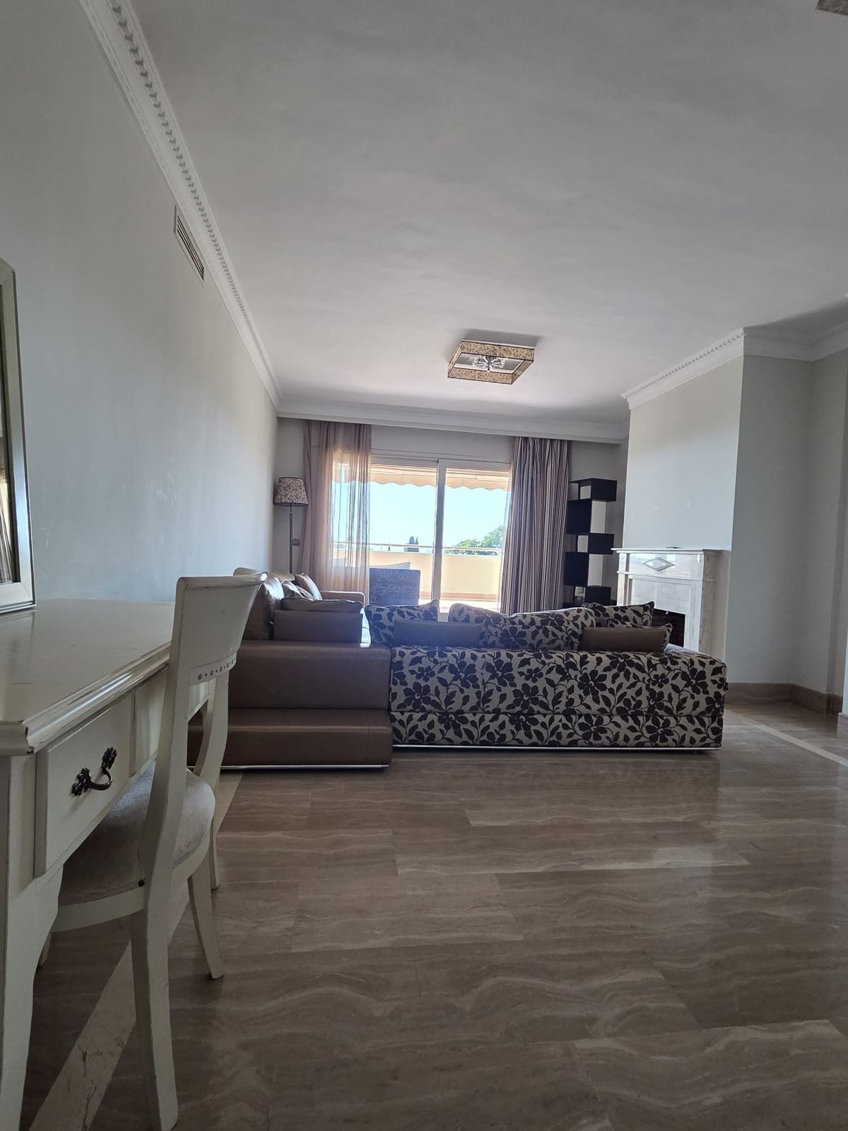 Middle Floor Apartment in Marbella, Costa del Sol – 3 beds – 1100000 € - photo 3 of 21