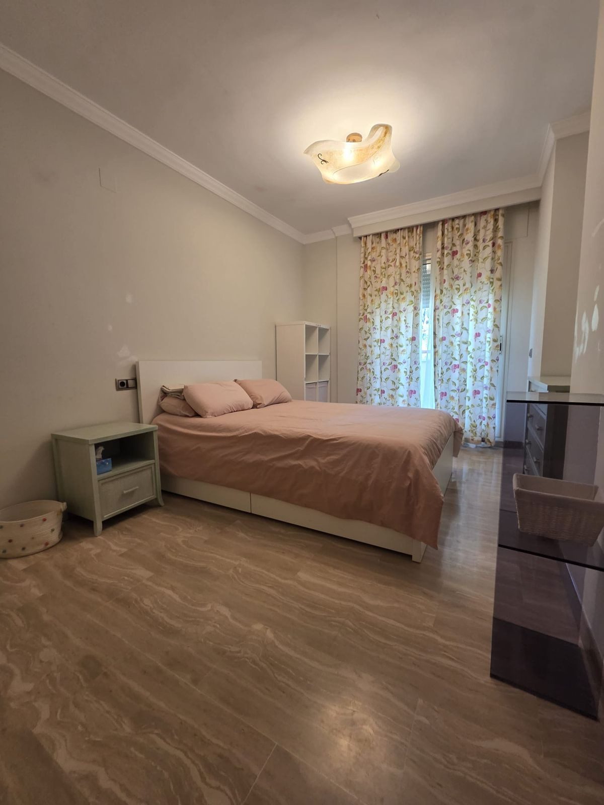 Middle Floor Apartment in Marbella, Costa del Sol – 3 beds – 1100000 € - photo 4 of 21