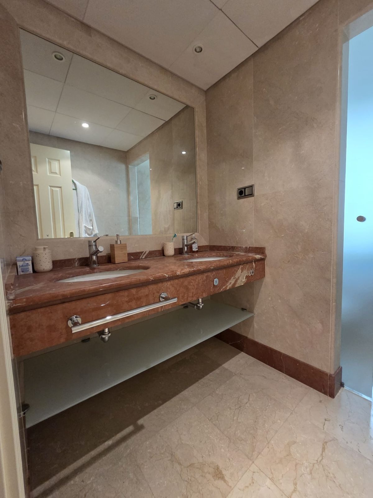 Middle Floor Apartment in Marbella, Costa del Sol – 3 beds – 1100000 € - photo 7 of 21