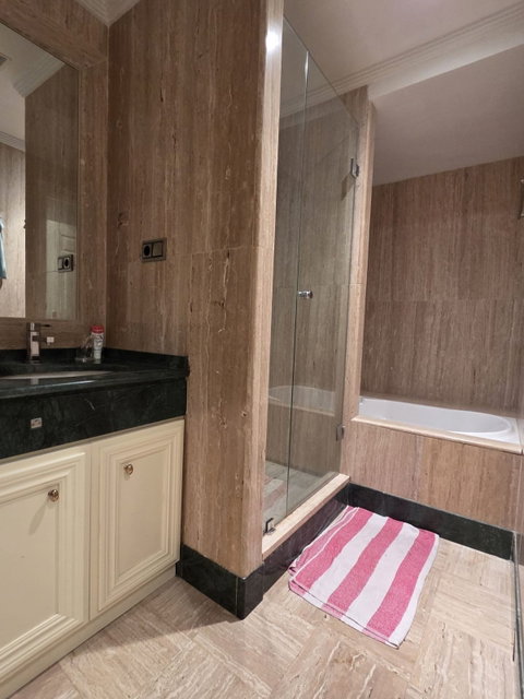 Middle Floor Apartment in Marbella, Costa del Sol – 3 beds – 1100000 € - photo 12 of 21