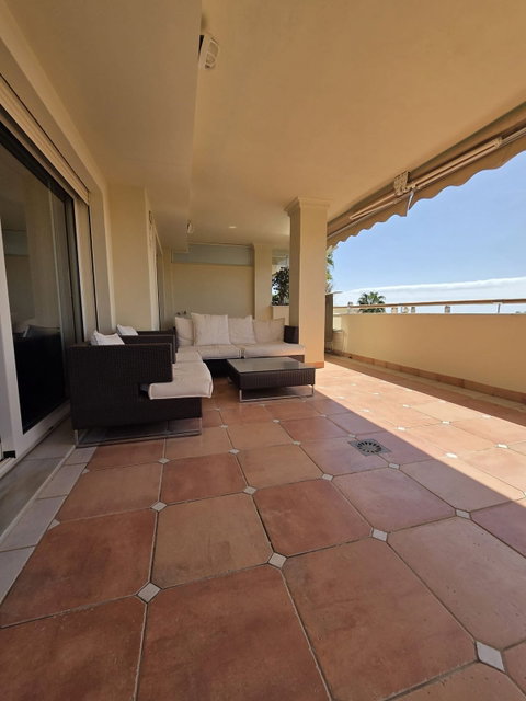 Middle Floor Apartment in Marbella, Costa del Sol – 3 beds – 1100000 € - photo 17 of 21