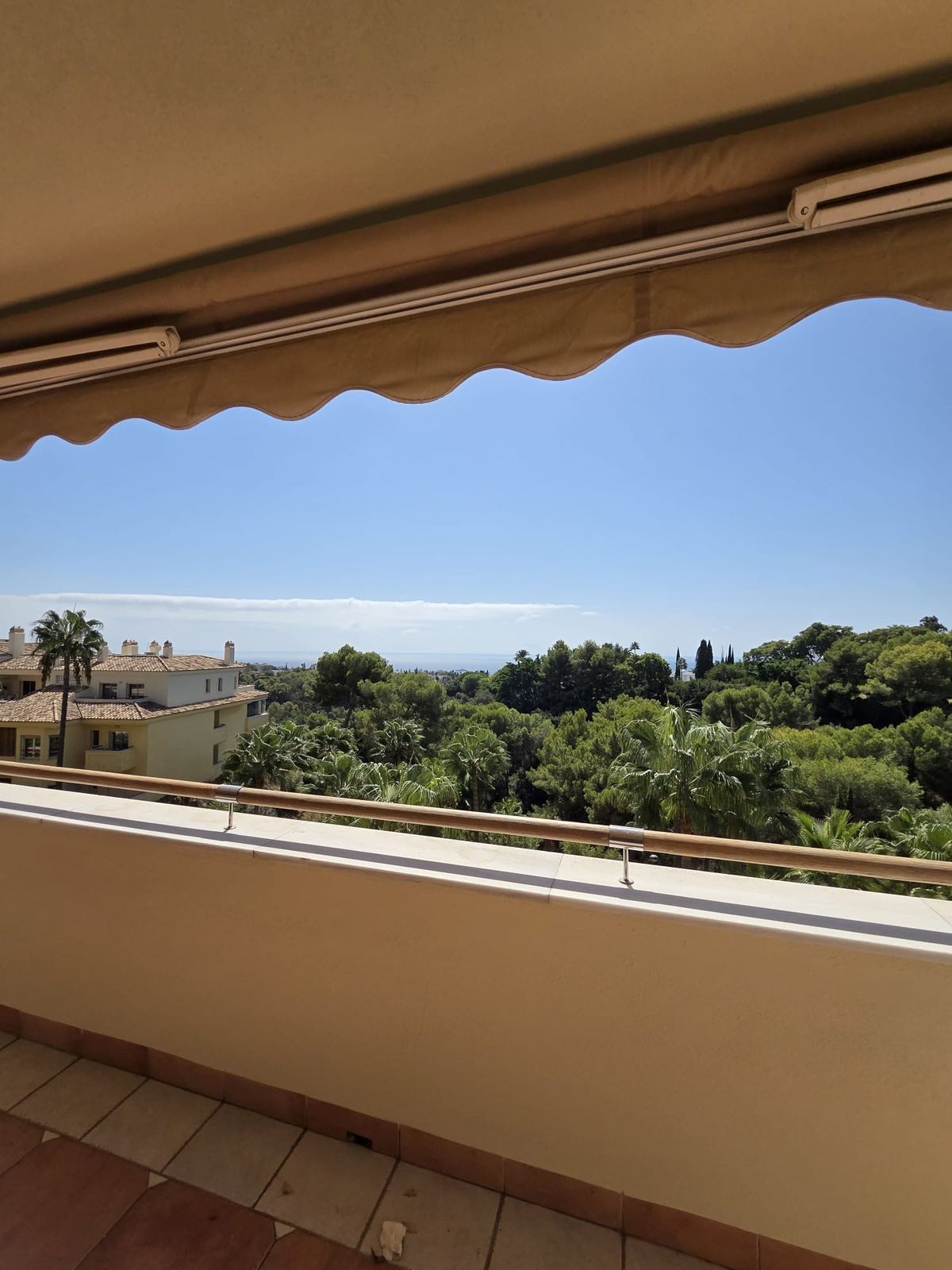 Middle Floor Apartment in Marbella, Costa del Sol – 3 beds – 1100000 € - photo 18 of 21