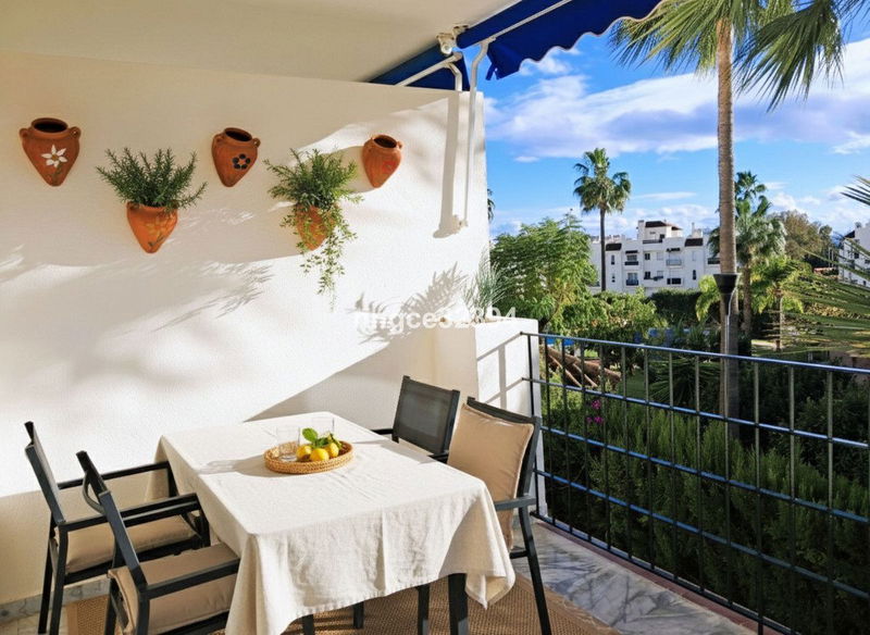 Middle Floor Apartment in Marbella, Costa del Sol – 2 beds – 414900 €