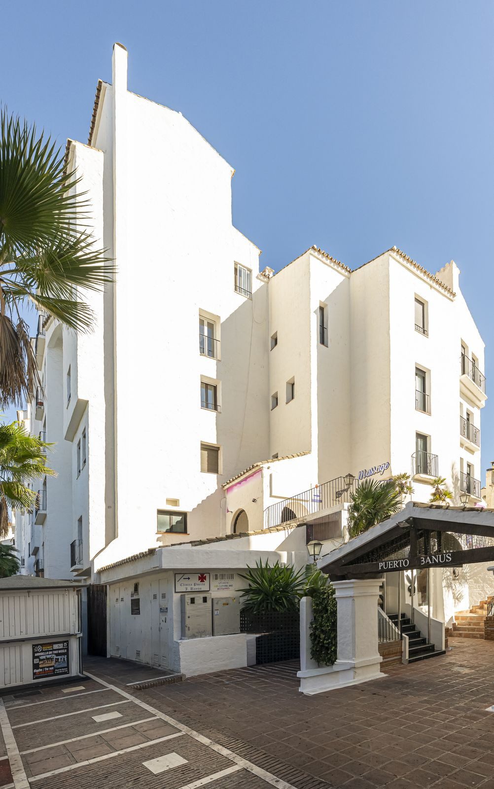 Middle Floor Apartment in Marbella, Costa del Sol – 2 beds – 649000 € - photo 3 of 45
