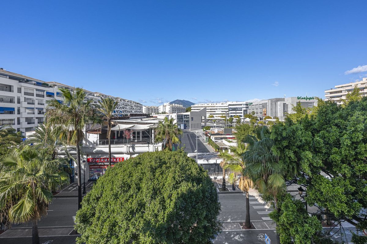 Middle Floor Apartment in Marbella, Costa del Sol – 2 beds – 649000 € - photo 6 of 45