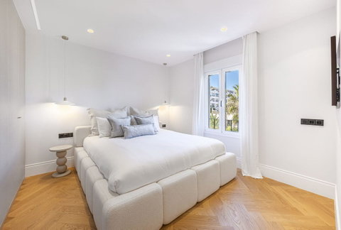 Middle Floor Apartment in Marbella, Costa del Sol – 2 beds – 649000 € - photo 25 of 45