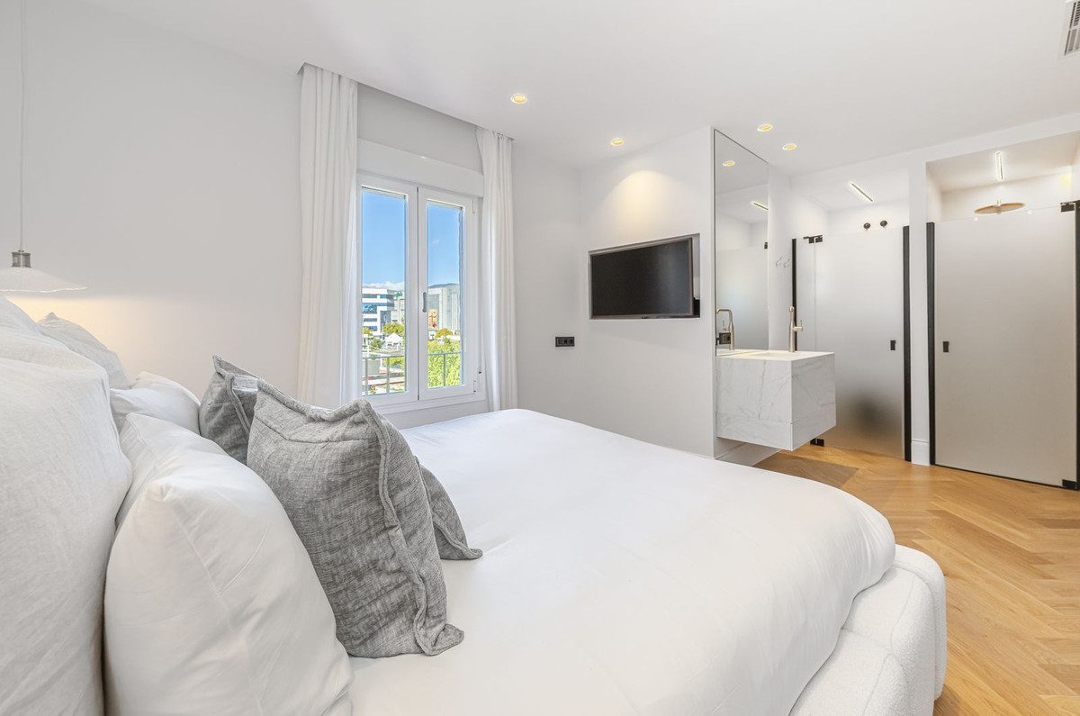 Middle Floor Apartment in Marbella, Costa del Sol – 2 beds – 649000 € - photo 26 of 45