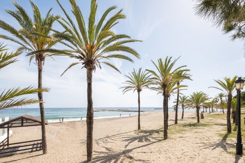 Middle Floor Apartment in Marbella, Costa del Sol – 2 beds – 649000 € - photo 40 of 45