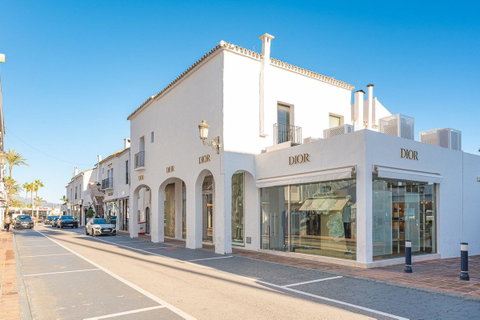 Middle Floor Apartment in Marbella, Costa del Sol – 2 beds – 649000 € - photo 42 of 45