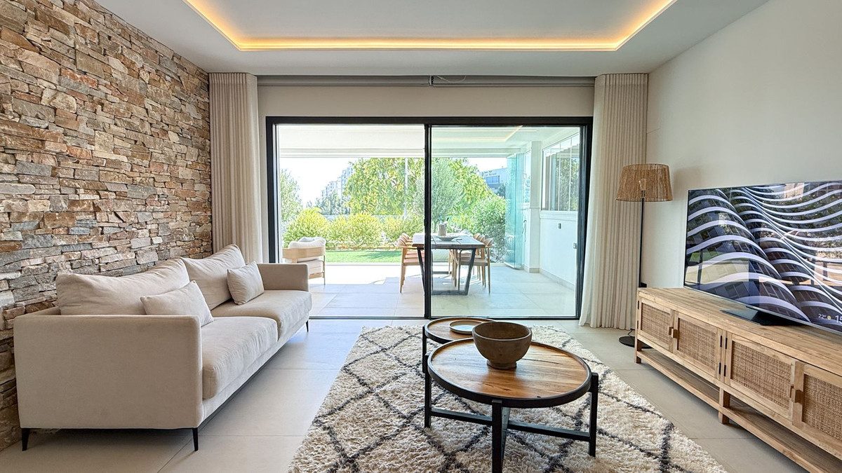 Ground Floor Apartment in Estepona, Costa del Sol – 2 beds – 680000 € - photo 3 of 14
