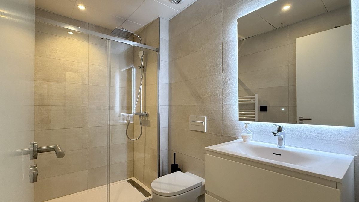 Ground Floor Apartment in Estepona, Costa del Sol – 2 beds – 680000 € - photo 9 of 14