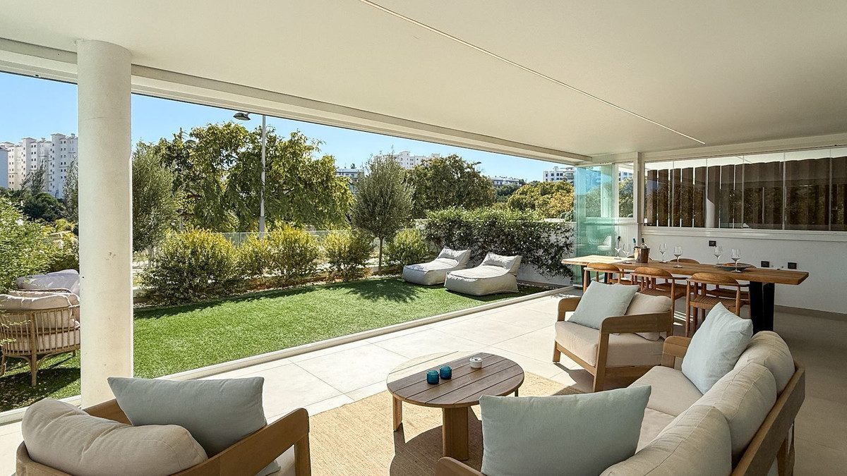 Ground Floor Apartment in Estepona, Costa del Sol – 2 beds – 680000 € - photo 11 of 14