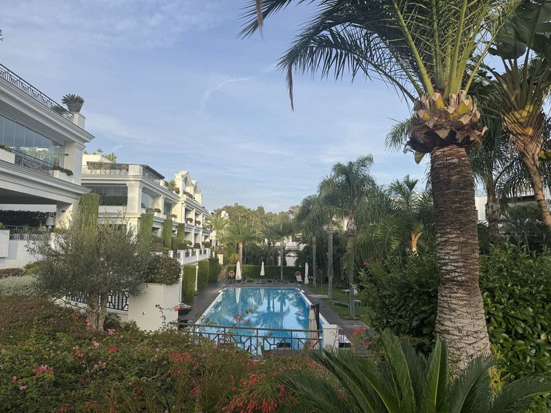 Middle Floor Apartment in Estepona, Costa del Sol – 2 beds – 2100000 €