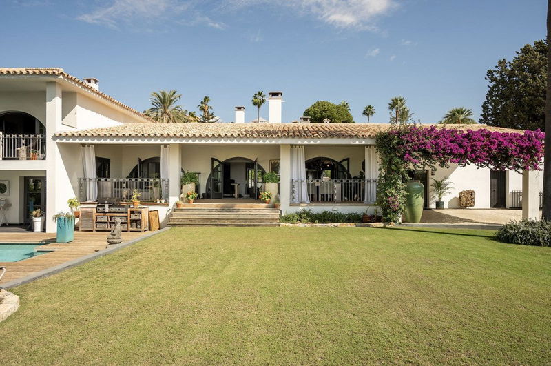 Detached Villa in El Paraiso, Costa del Sol – 5 beds – 3195000 €
