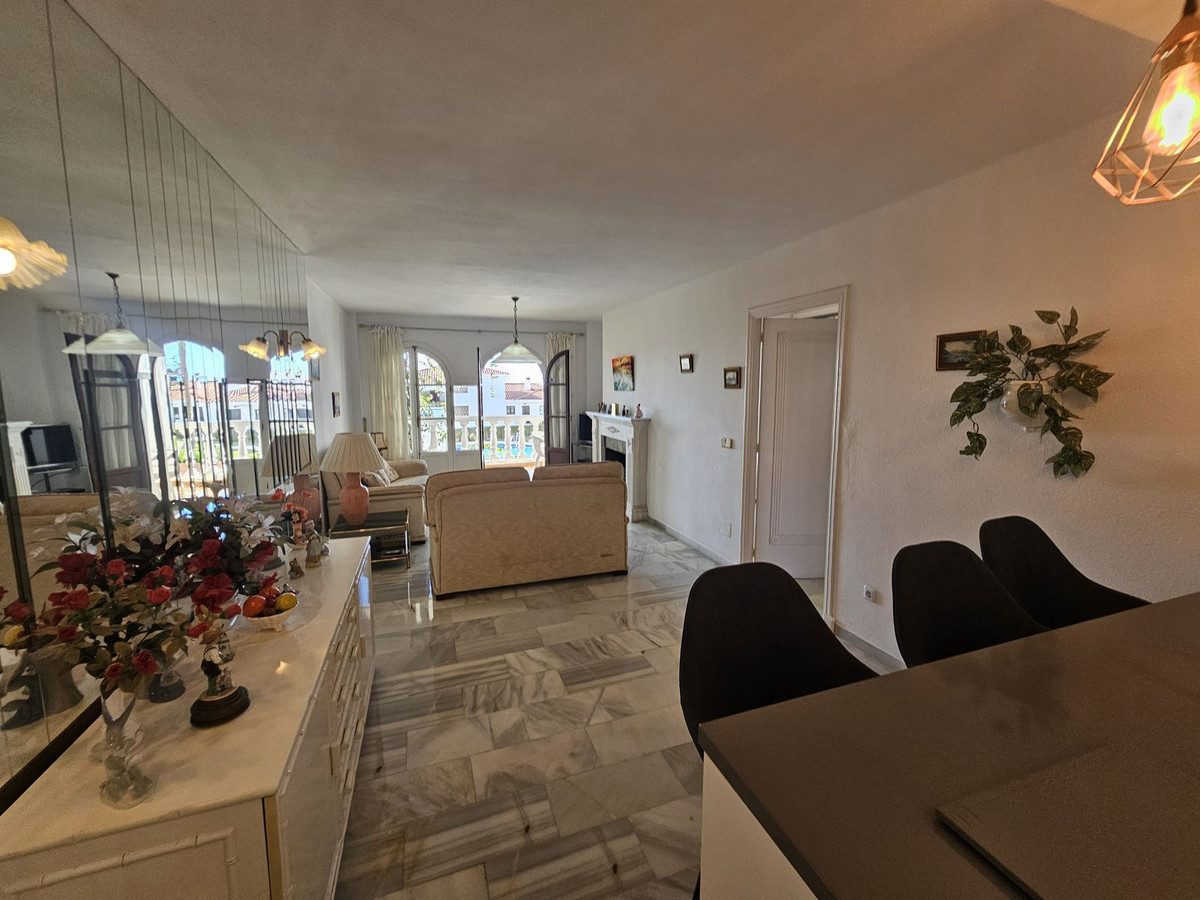 Middle Floor Apartment in Mijas, Costa del Sol – 2 beds – 275000 € - photo 8 of 17