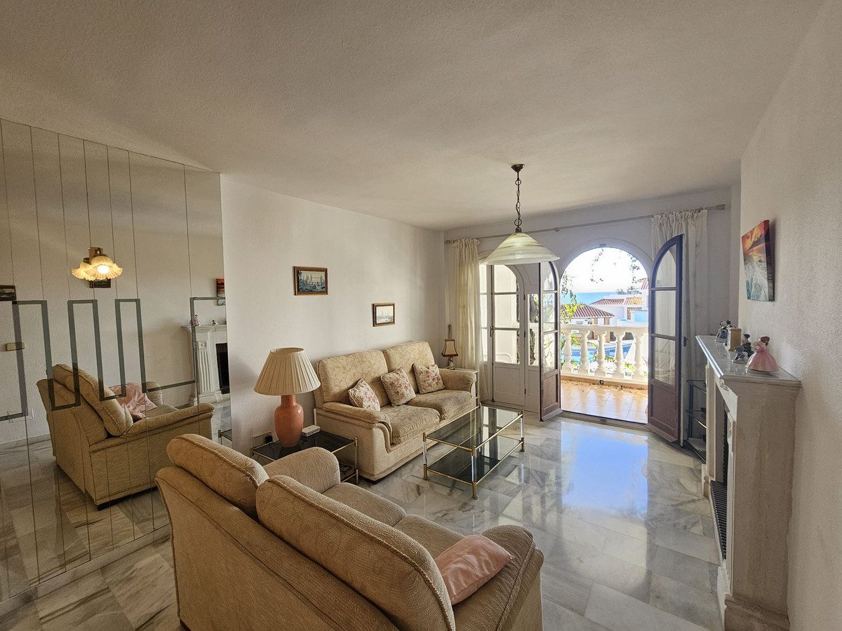 Middle Floor Apartment in Mijas, Costa del Sol – 2 beds – 275000 € - photo 9 of 17