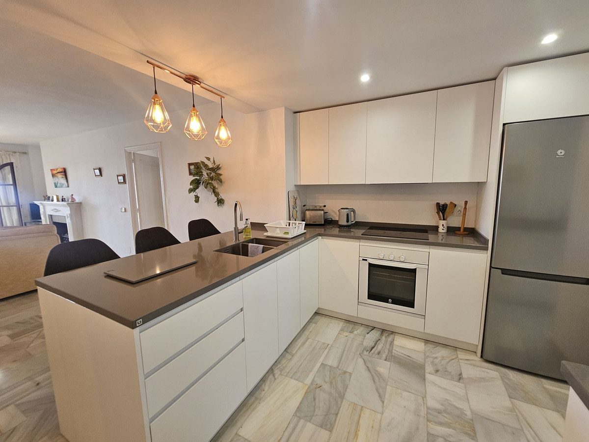 Middle Floor Apartment in Mijas, Costa del Sol – 2 beds – 275000 € - photo 11 of 17