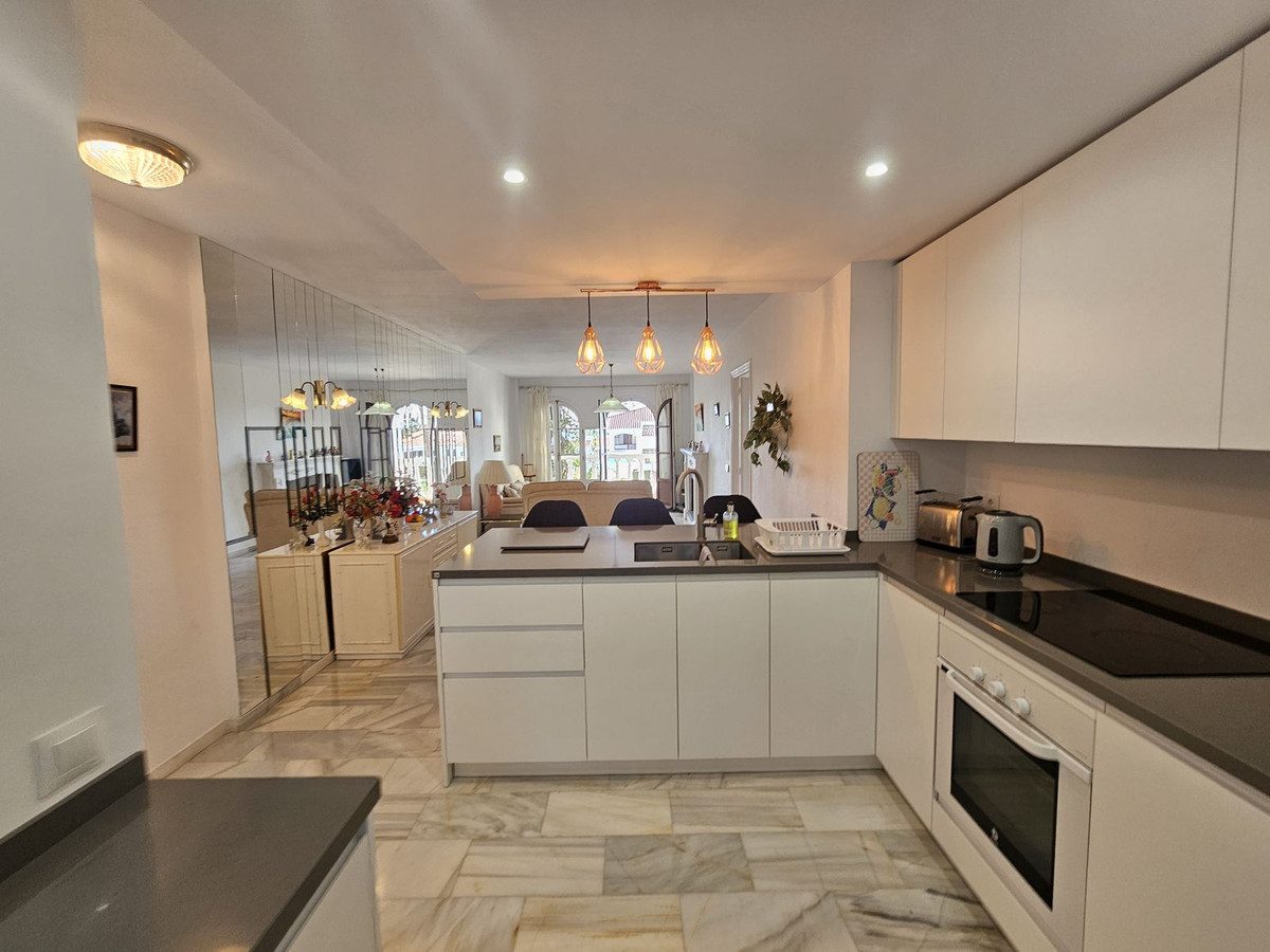 Middle Floor Apartment in Mijas, Costa del Sol – 2 beds – 275000 € - photo 12 of 17