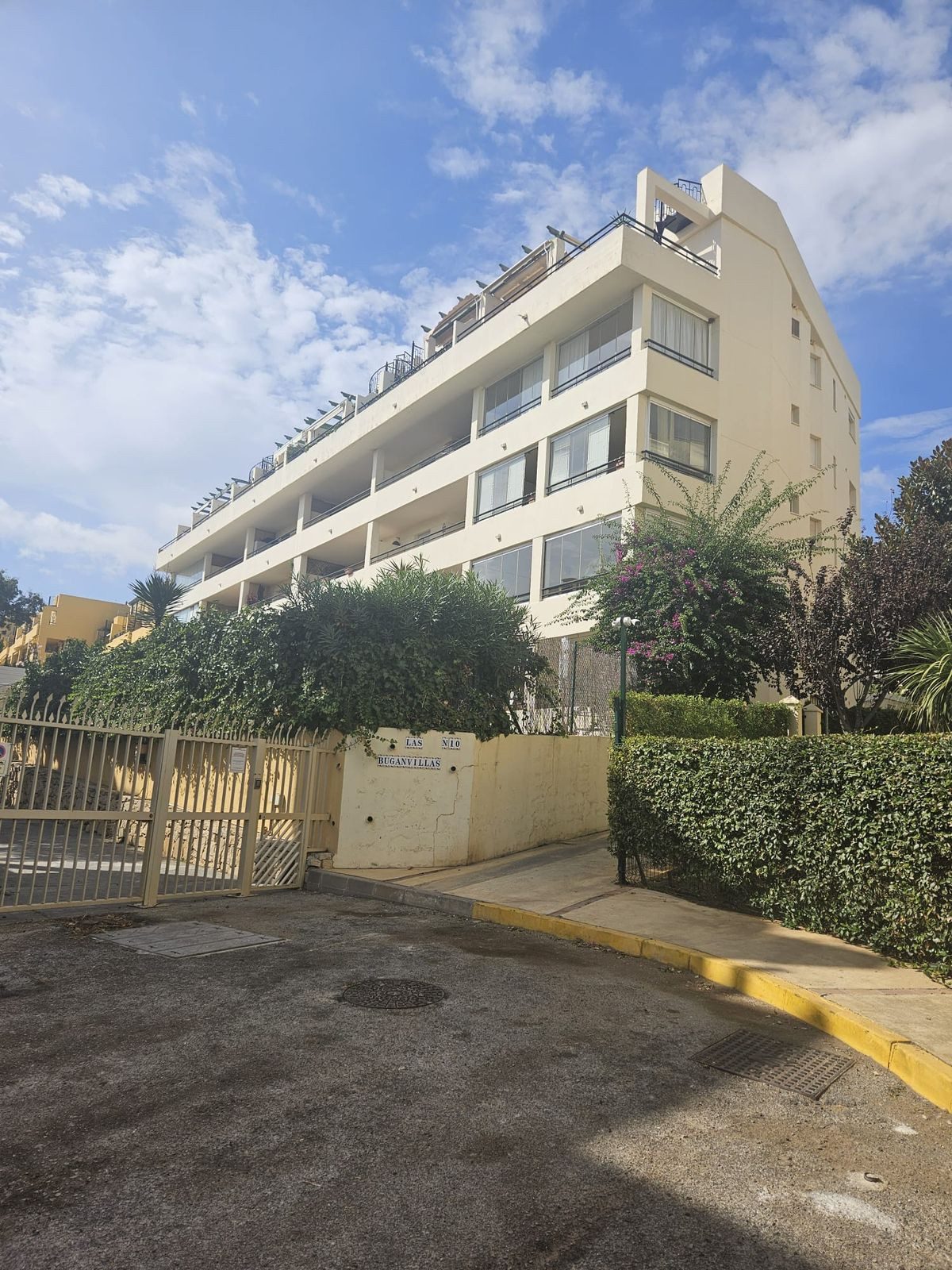 Middle Floor Apartment in Mijas, Costa del Sol – 2 beds – 287500 € - photo 16 of 18