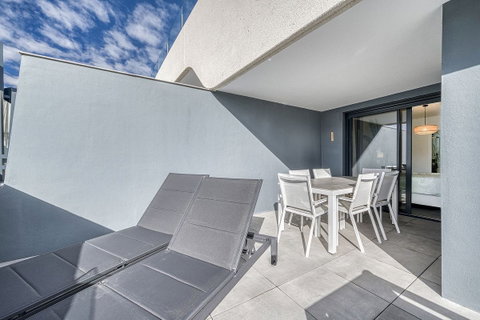 Middle Floor Apartment in Estepona, Costa del Sol – 2 beds – 450000 € - photo 7 of 37