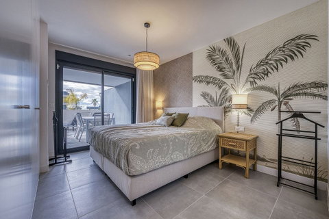 Middle Floor Apartment in Estepona, Costa del Sol – 2 beds – 450000 € - photo 15 of 37