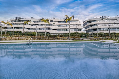 Middle Floor Apartment in Estepona, Costa del Sol – 2 beds – 450000 € - photo 23 of 37