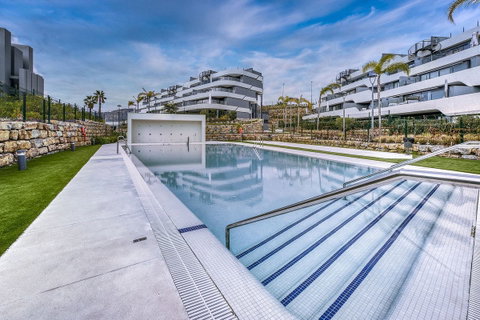 Middle Floor Apartment in Estepona, Costa del Sol – 2 beds – 450000 € - photo 25 of 37