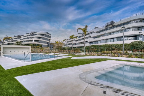 Middle Floor Apartment in Estepona, Costa del Sol – 2 beds – 450000 € - photo 26 of 37