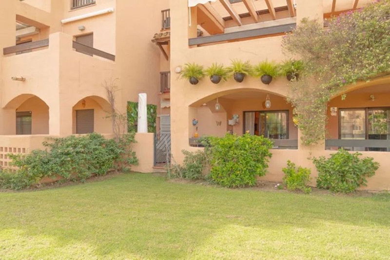 Ground Floor Apartment in Estepona, Costa del Sol – 2 beds – 400000 €