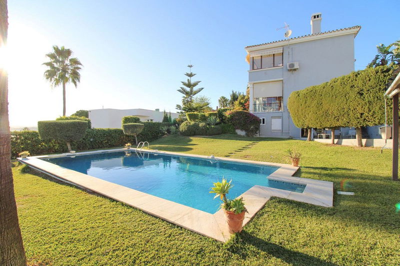 Detached Villa in Estepona, Costa del Sol – 6 beds – 1550000 €