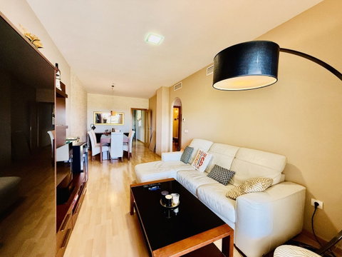 Middle Floor Apartment in Benalmadena, Costa del Sol – 2 beds – 320000 € - photo 5 of 19