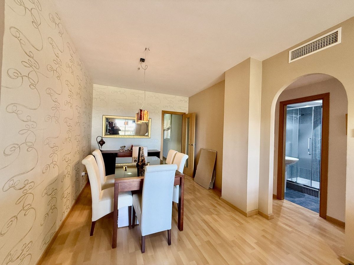 Middle Floor Apartment in Benalmadena, Costa del Sol – 2 beds – 320000 € - photo 6 of 19